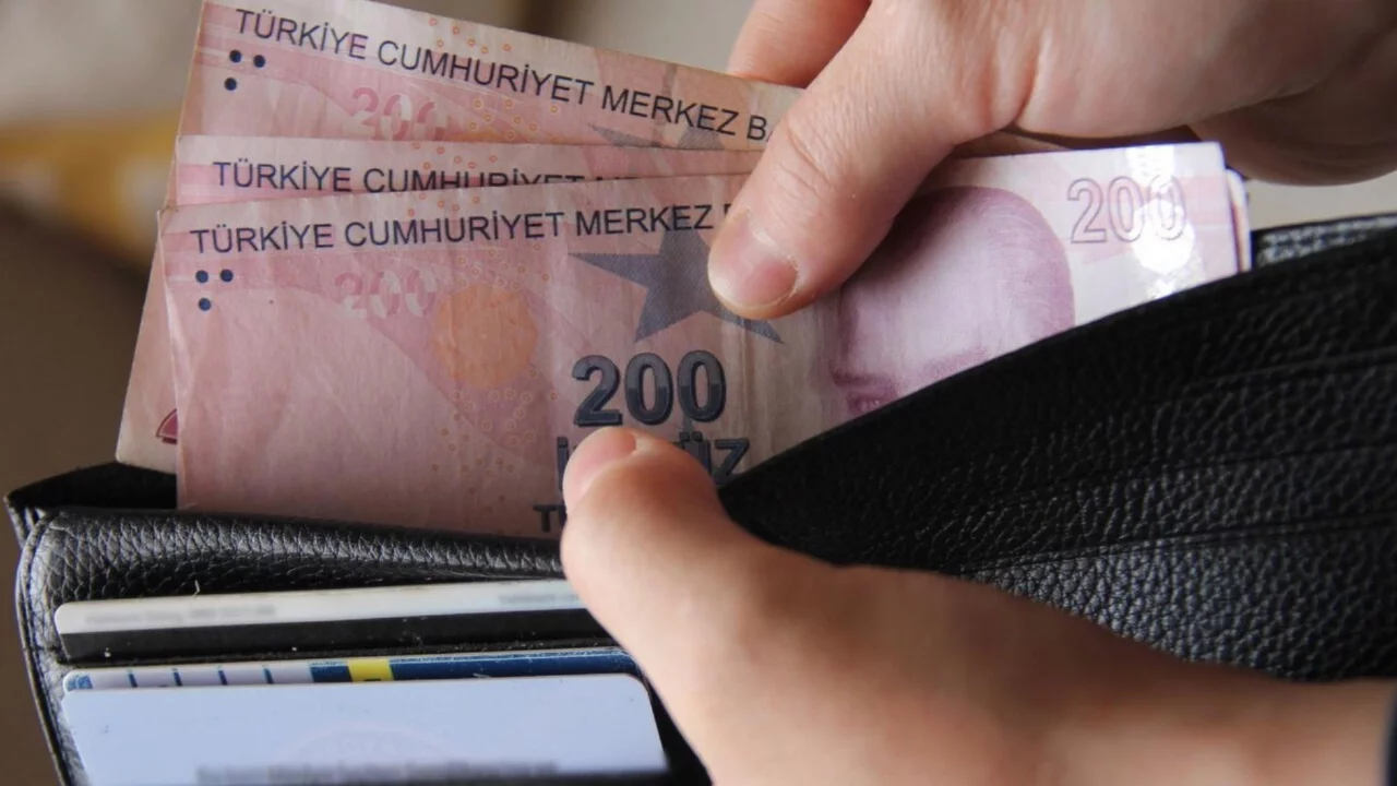 DİSK-AR açıkladı: Asgari ücretin alım gücü 7 ayda 5 bin 576 TL eridi