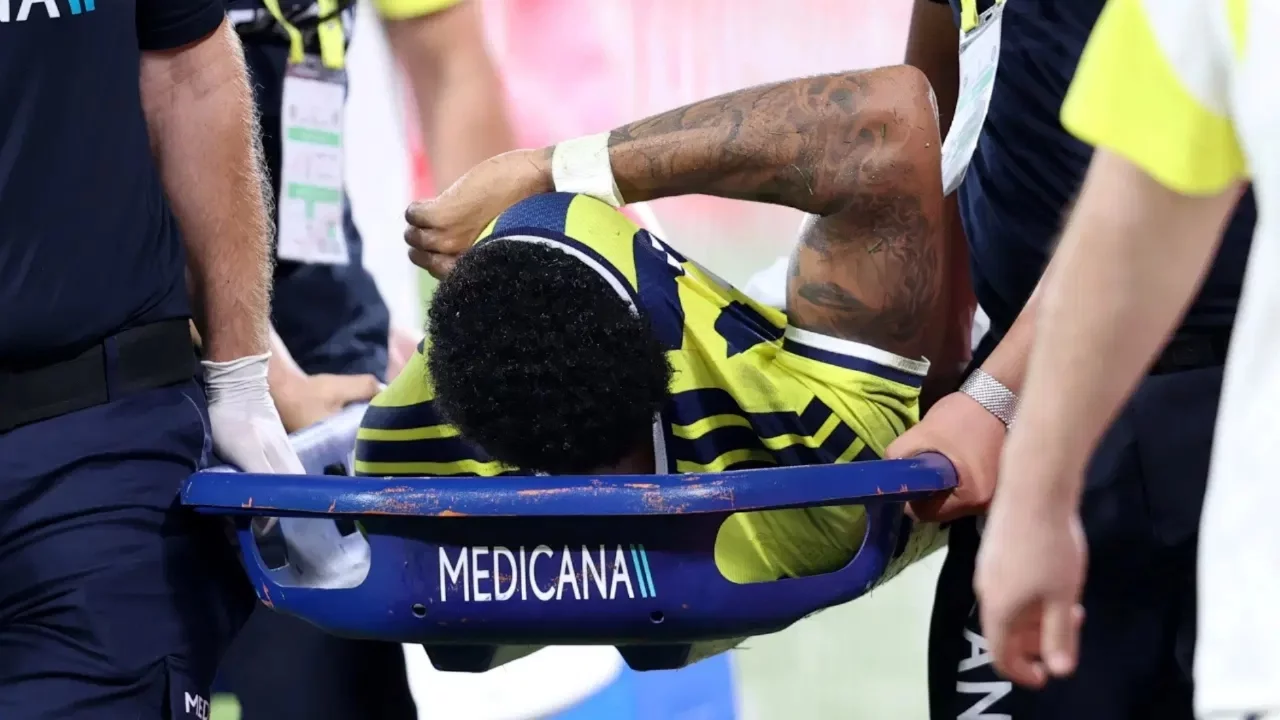 Fenerbahçe'de sakatlık: Oosterwolde oyuna devam edemedi!