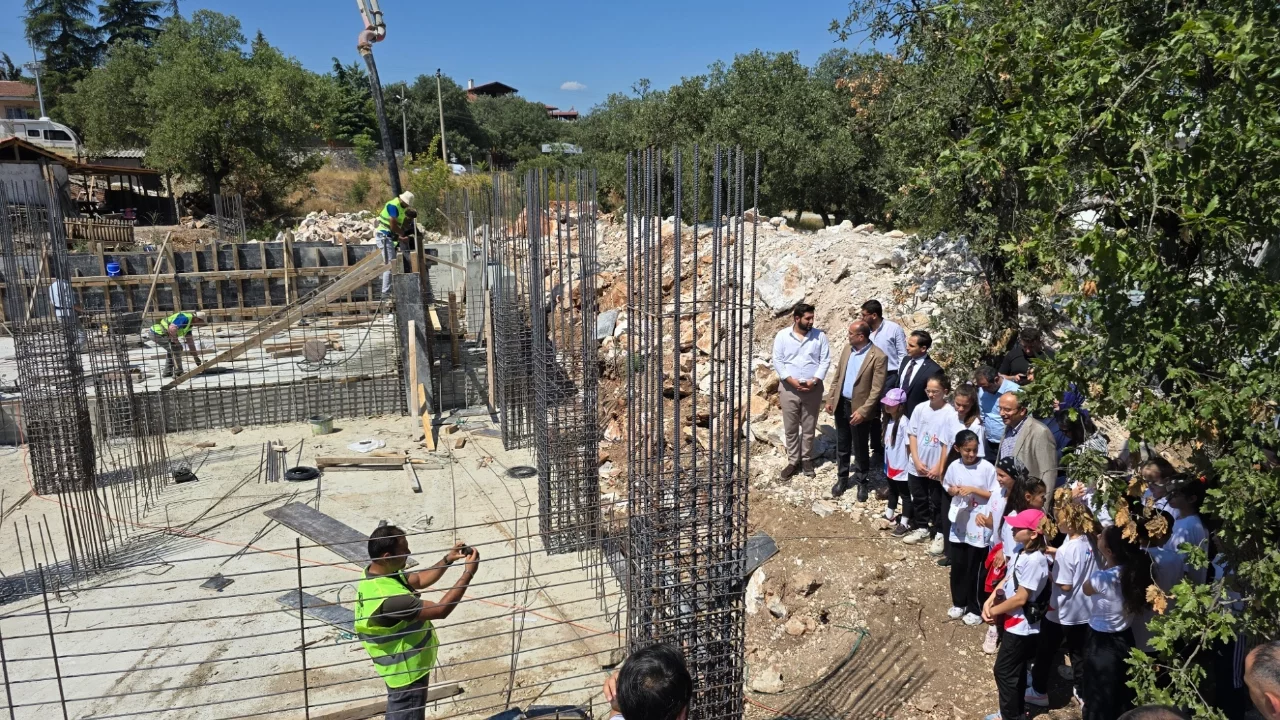 Orhaneli'de yarı olimpik yüzme havuzu temeli atıldı