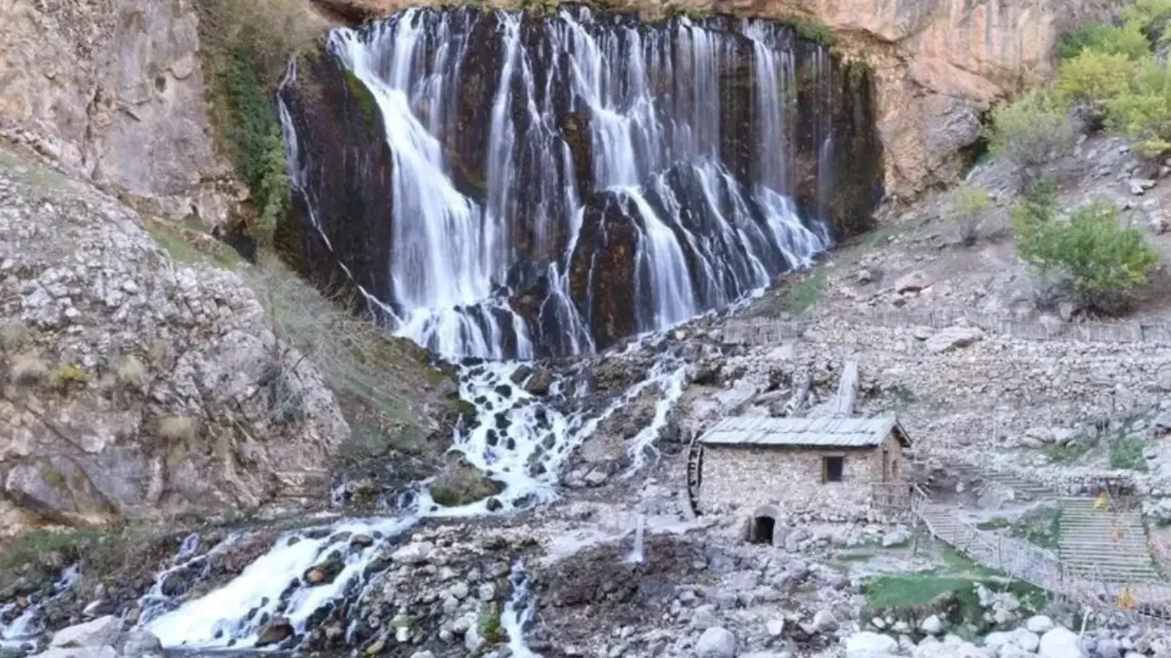 Şelalede akıntıya kapılan çocuk yaşamını yitirdi