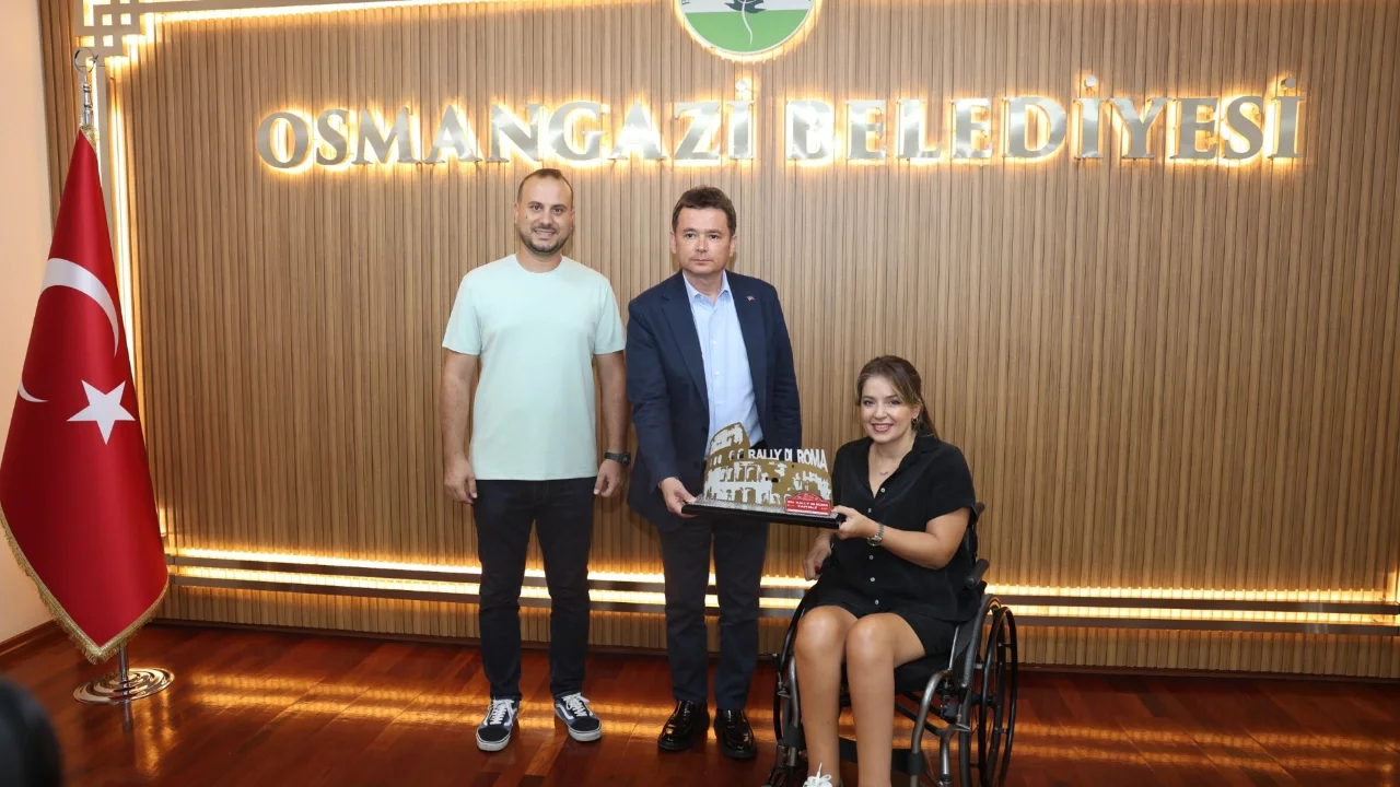 Osmangazi'nin başarılı pilotu Osmangazi Belediye Başkanı Erkan Aydın'ı ziyaret etti