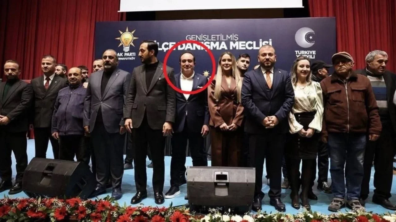 CHP'nin yeni ilçe başkanı Savaş Aras'tan "AK Parti rozeti" açıklaması: Nezaketen taktım