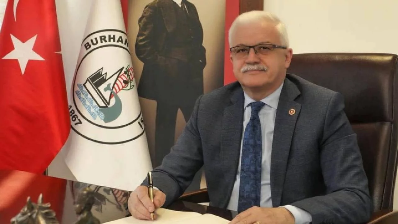 Burhaniye'de Belediye Başkanı ve 14 meclis üyesi CHP'den istifa etti: YENİ Parti'ye katıldı