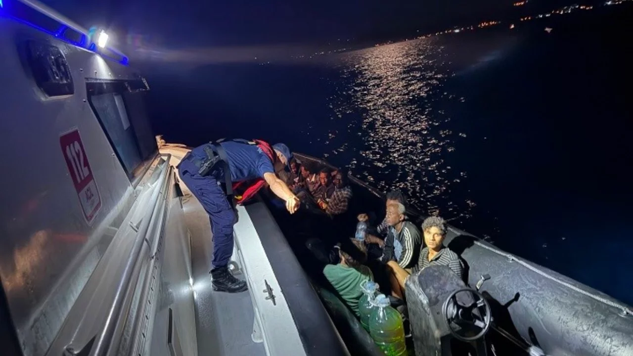 Çanakkale açıklarında 14 kaçak göçmen yakalandı