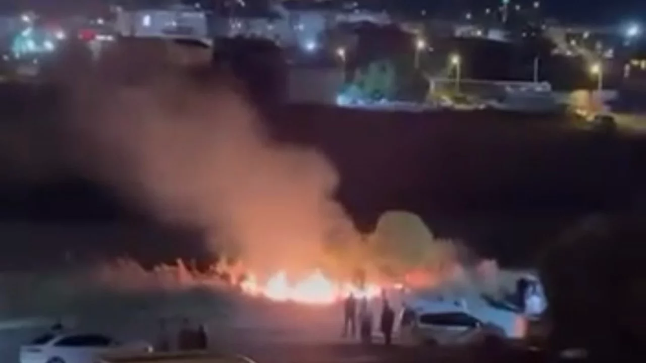 Düğünde atılan havai fişek yangına neden oldu