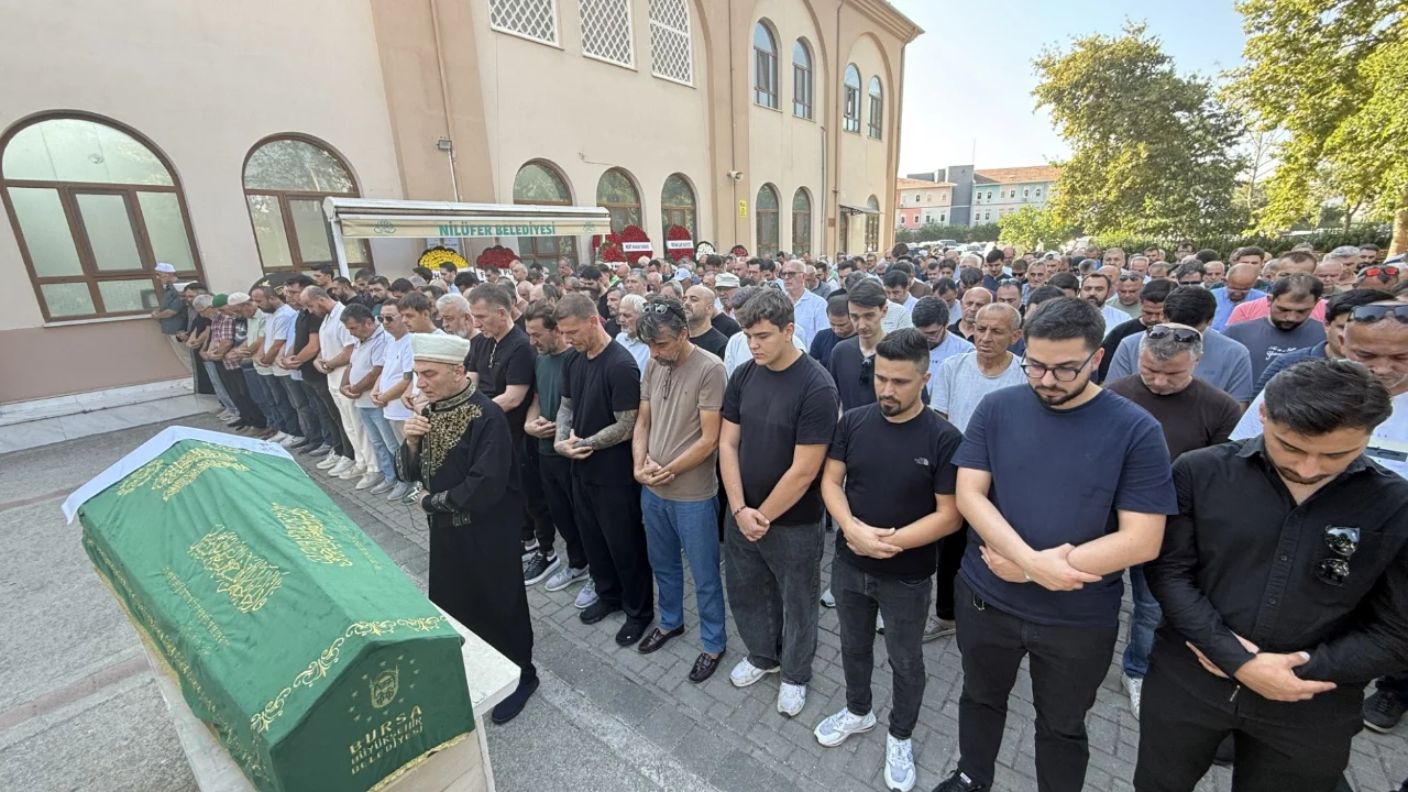 Eski milli futbolcu Serdar Aziz'in babasının cenazesi Bursa'da defnedildi
