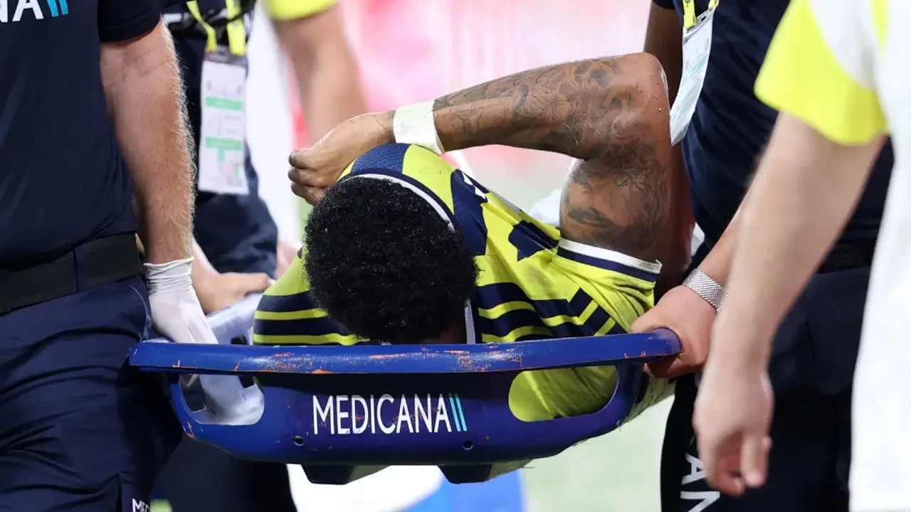 Fenerbahçe, Jayden Oosterwolde için kötü haberi duyurdu