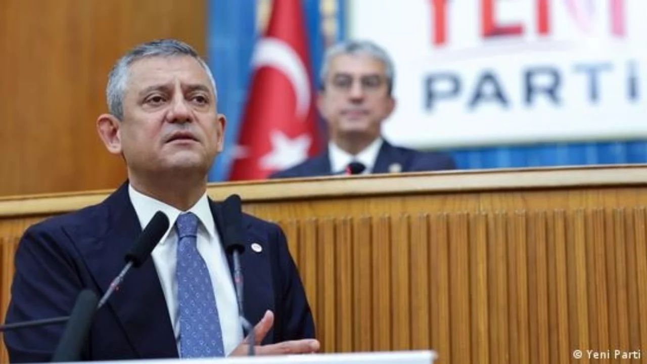 Özel'den 'çerçeve yasa' açıklaması: 'İmza atma çabamız yok'