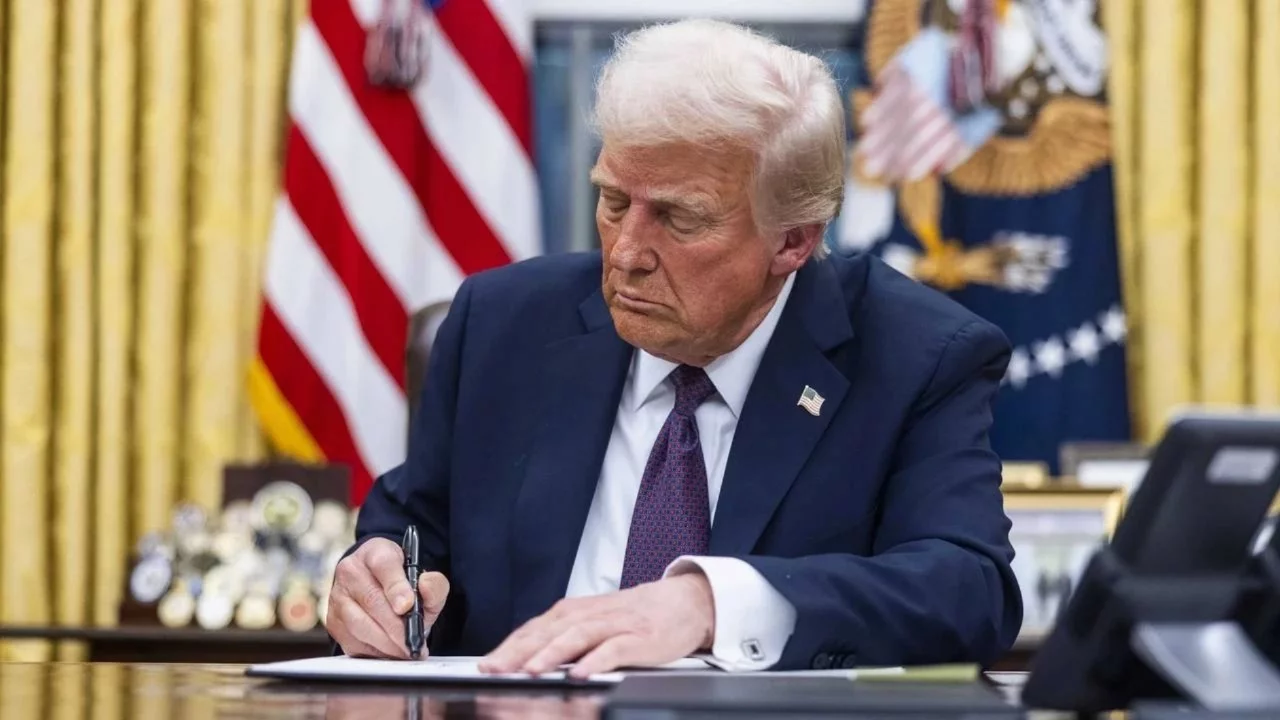 ABD Başkanı Trump, doğumla vatandaşlığı engellemeye kararlı: Yeni kararname imzaladı