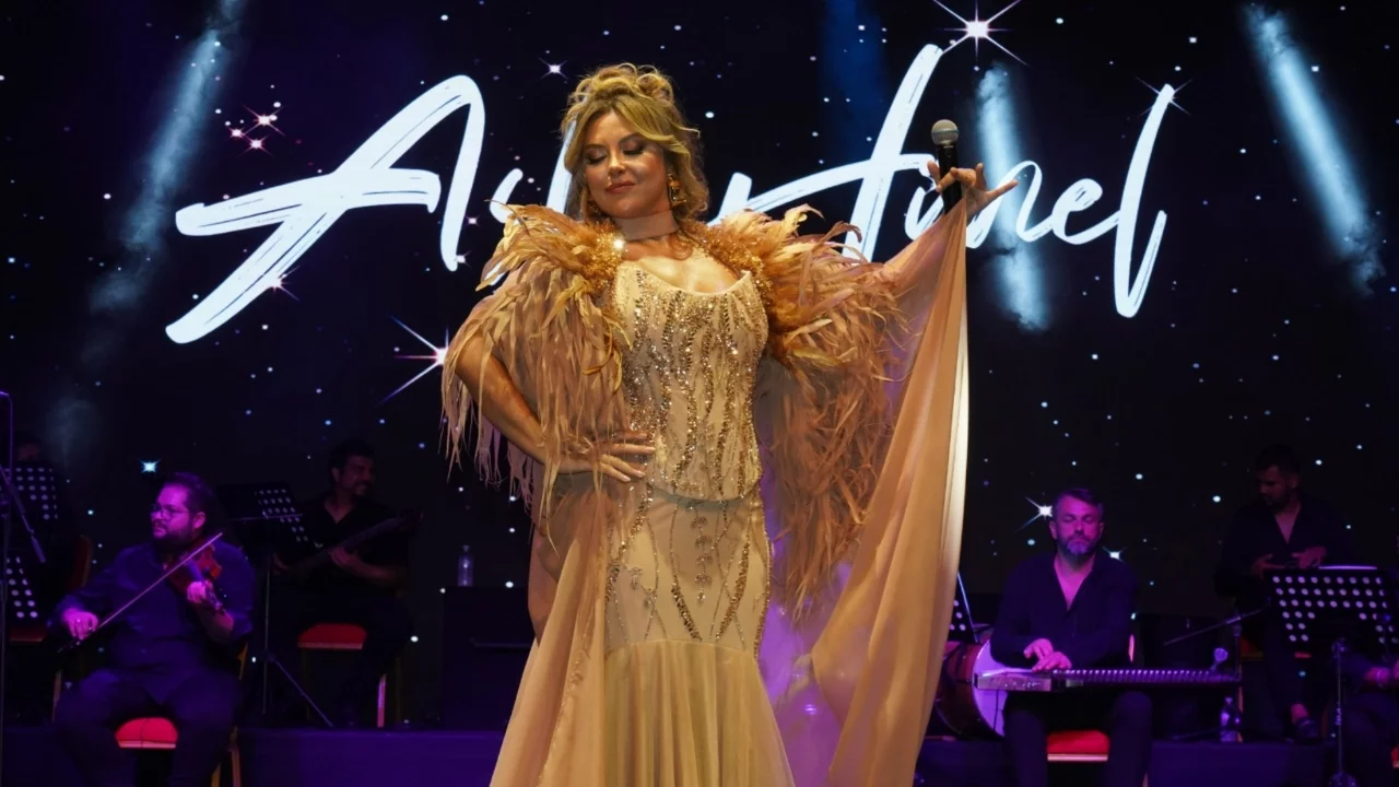 Aslı Hünel'den Uluslararası Bursa Festivali'nde müzik ziyafeti