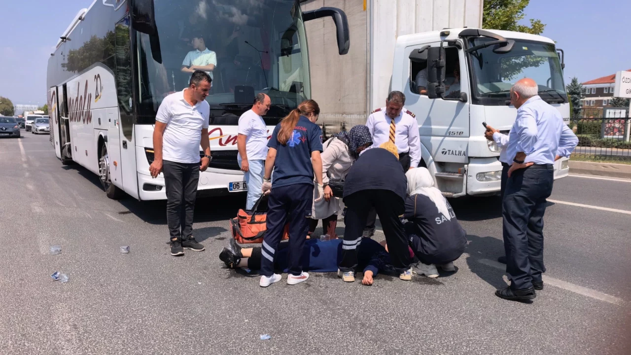 Bursa'da yolcu otobüsünün çarptığı genç kadın ağır yaralandı