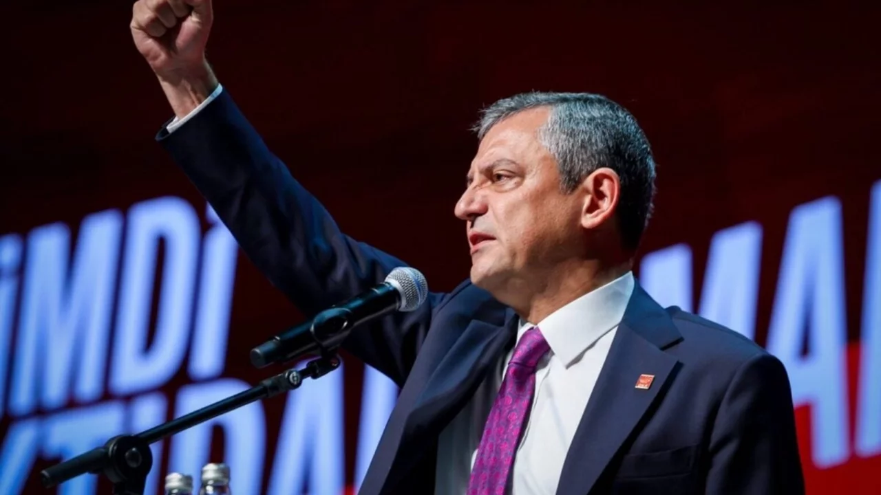 Özgür Özel, Le Monde'a yazdı: YENİ Parti olarak farklı bir gelecek öneriyoruz