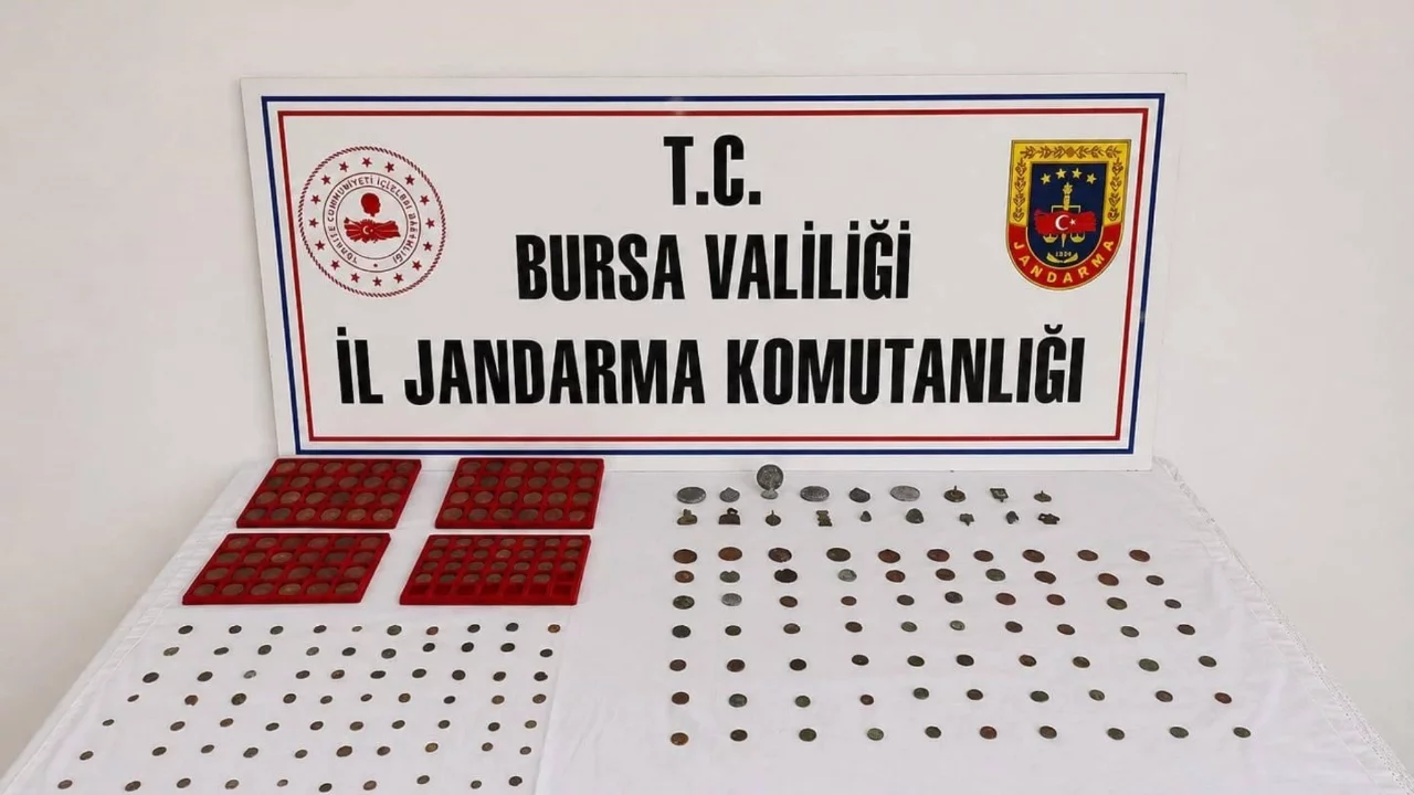 Bursa'da 255 tarihi sikkeyi satarken suçüstü yakalandı!
