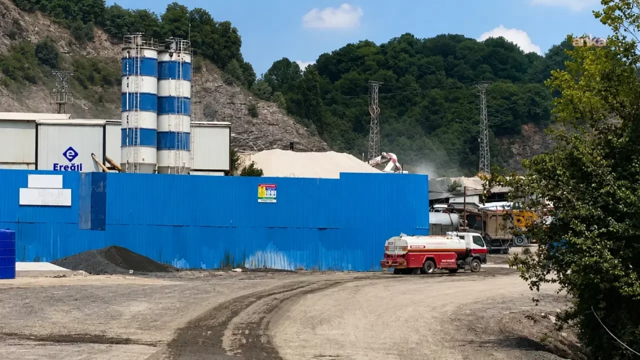 Zonguldak'ın Karadeniz Ereğli ilçesinde mahallelinin 'kamyon' mücadelesi: Toz ve gürültü içinde y...