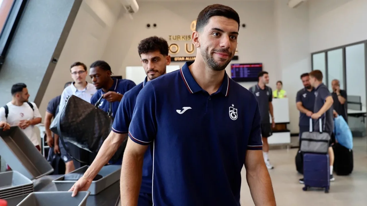 Trabzonspor kafilesi, Göztepe maçı için İzmir'e gitti