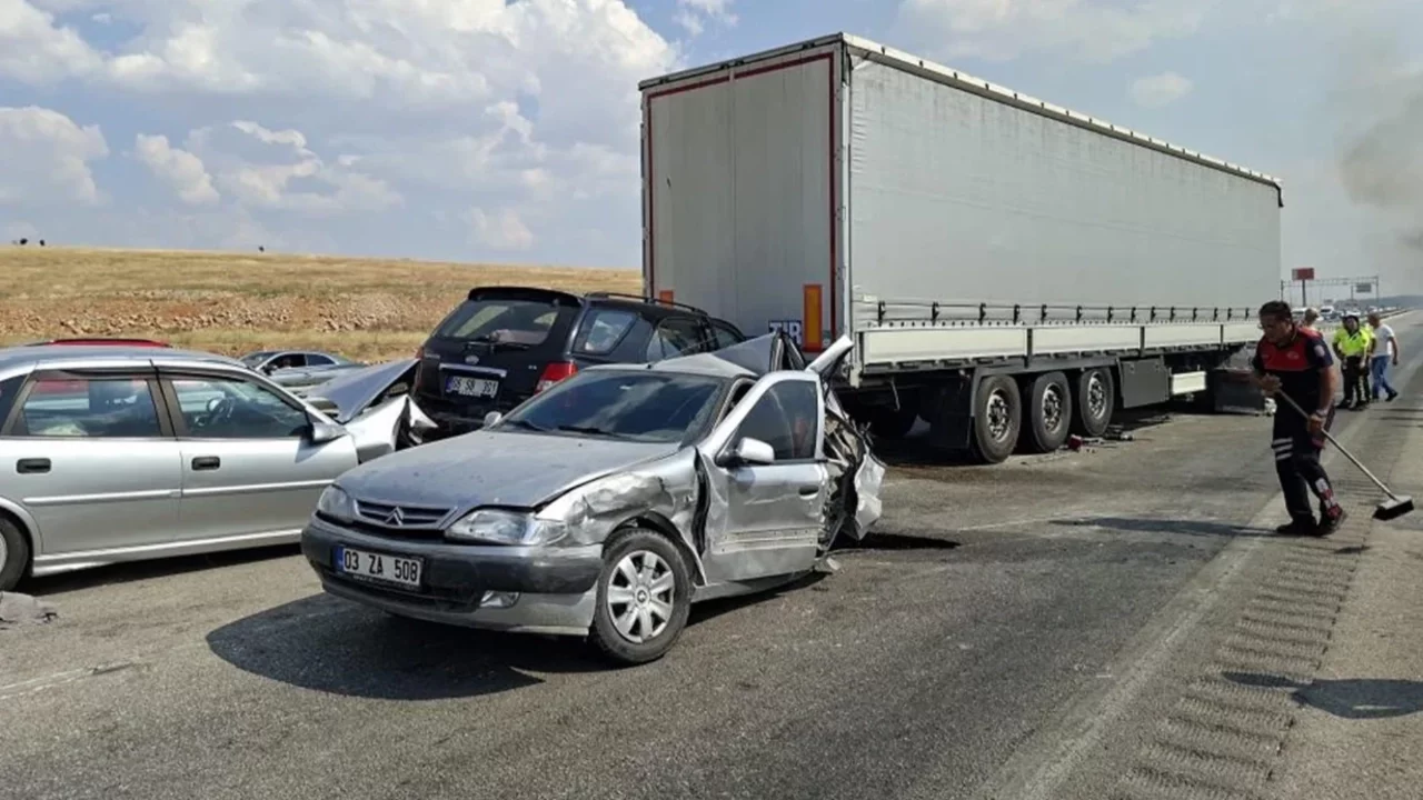 Anız yangını kazaya neden oldu: 13 araç birbirine girdi