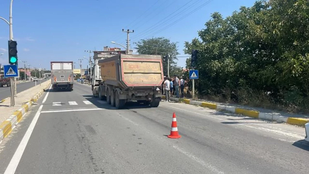 Edirne'de tırın çarptığı yaya tedavi gördüğü hastanede hayatını kaybetti
