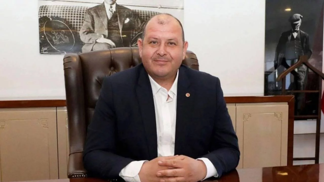 Tutuklanan Menderes Belediye Başkanı İlkay Çiçek görevinden uzaklaştırıldı