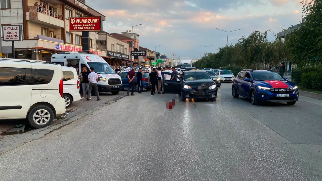 Bursa'da iki otomobil çarpıştı! Yaralılar var