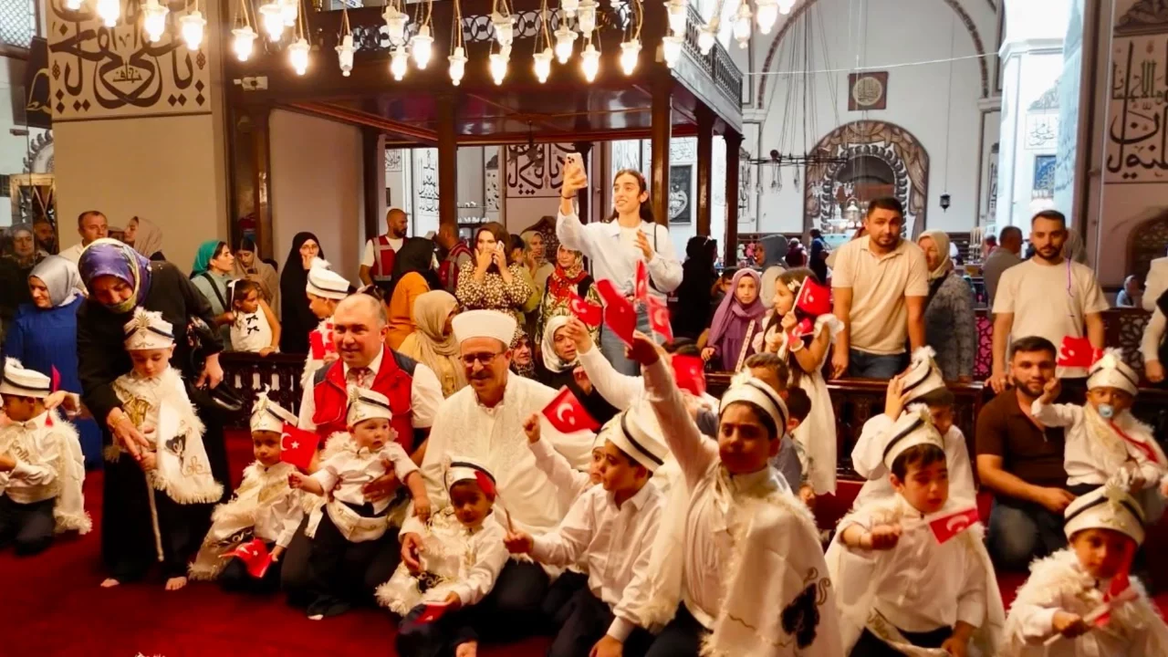 Bursa'da 530 yıllık sünnet geleneği yaşatıldı