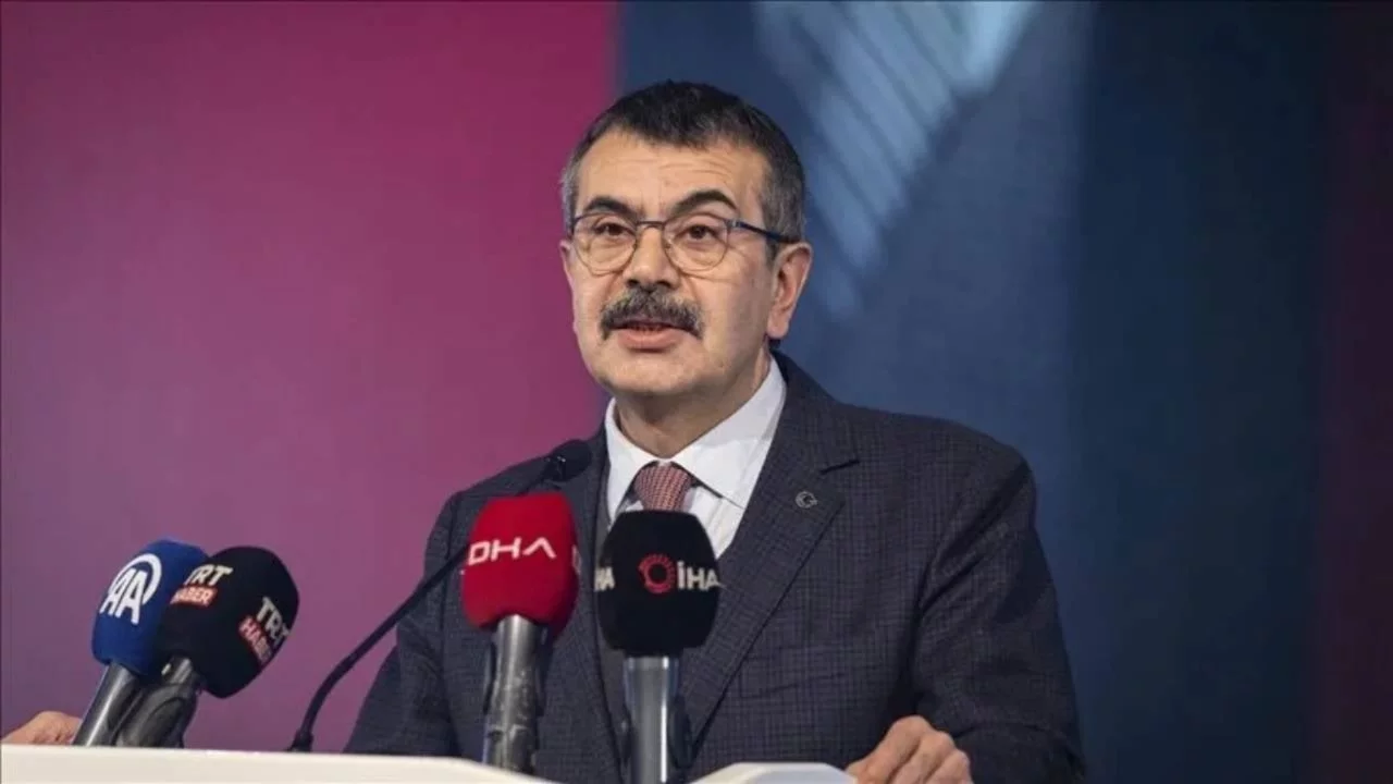Bakan Tekin'den serbest kıyafet açıklaması