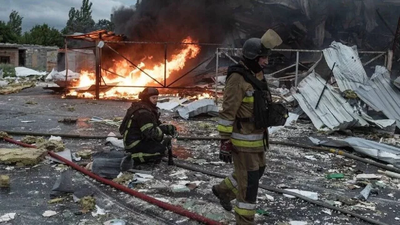 Rusya: Ukrayna limanları ile askeri yük taşıyan gemileri vurduk