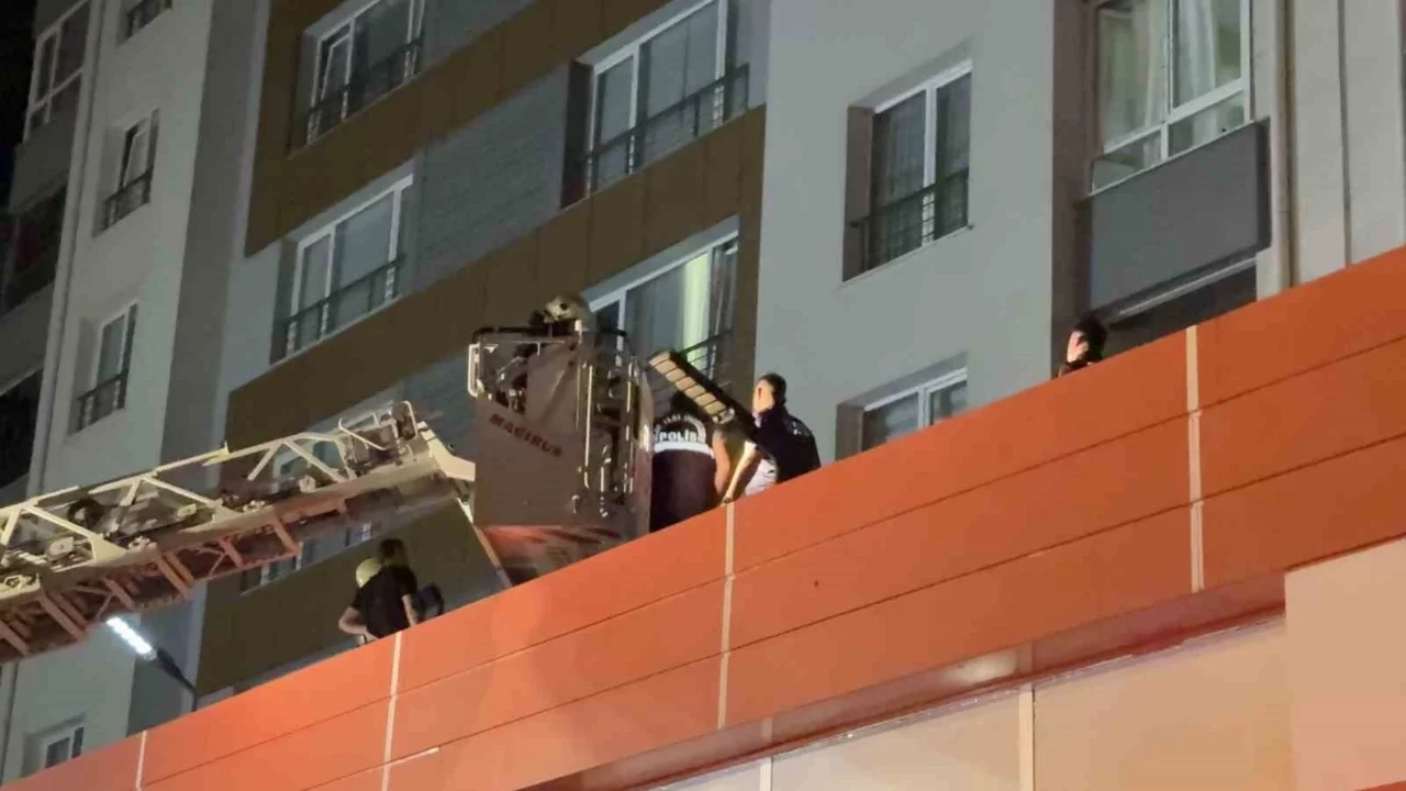 Kayseri'de 13. katta yangın: Balkondan düşen ev sahibi yaşamını yitirdi