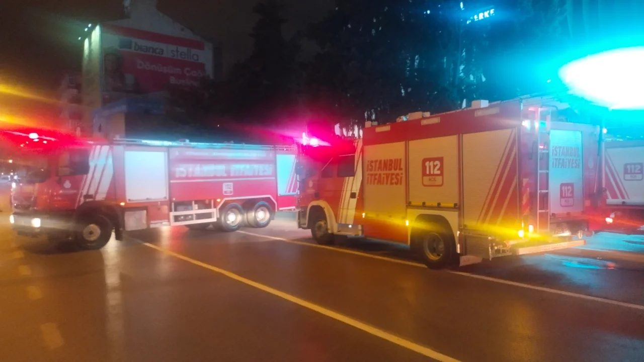 Alışveriş merkezinde korkutan yangın