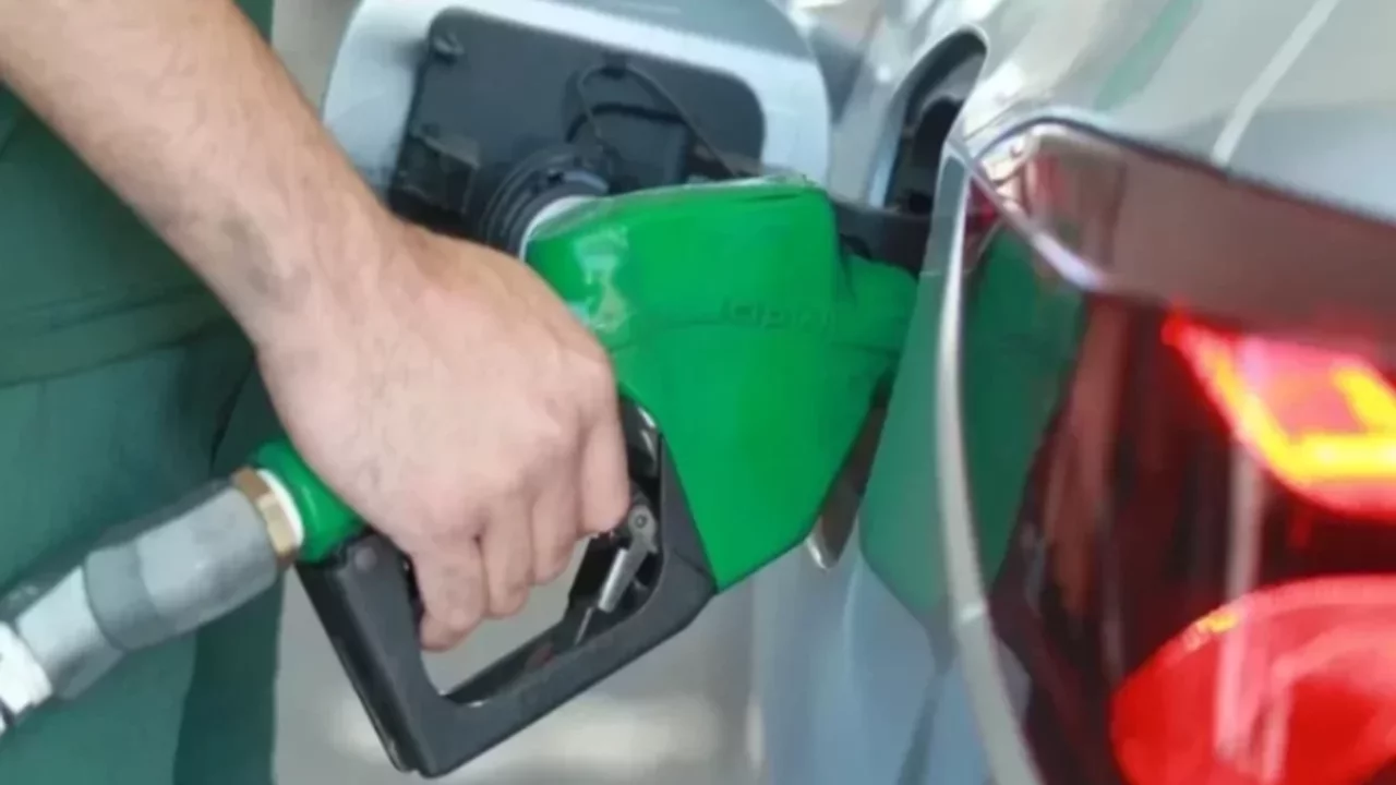 Benzine bir zam daha!