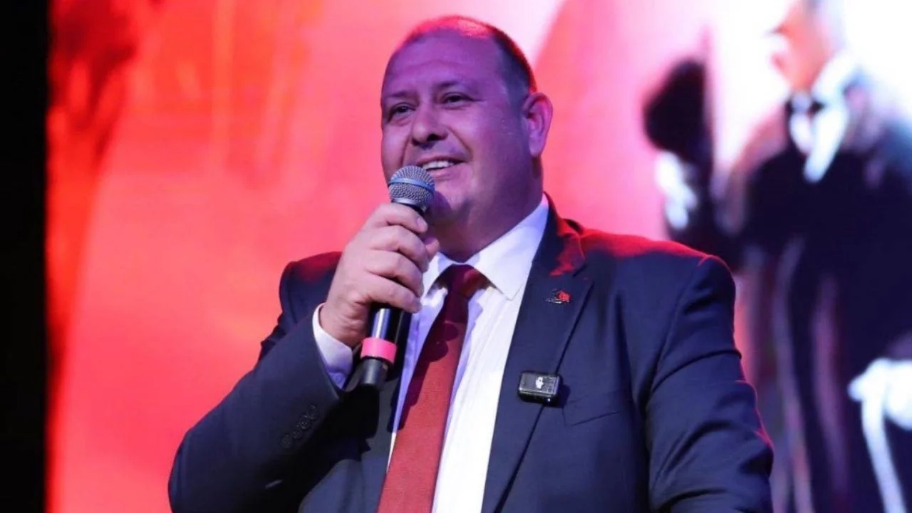 Menderes Belediye Başkanı İlkay Çiçek, CHP'den istifa etti