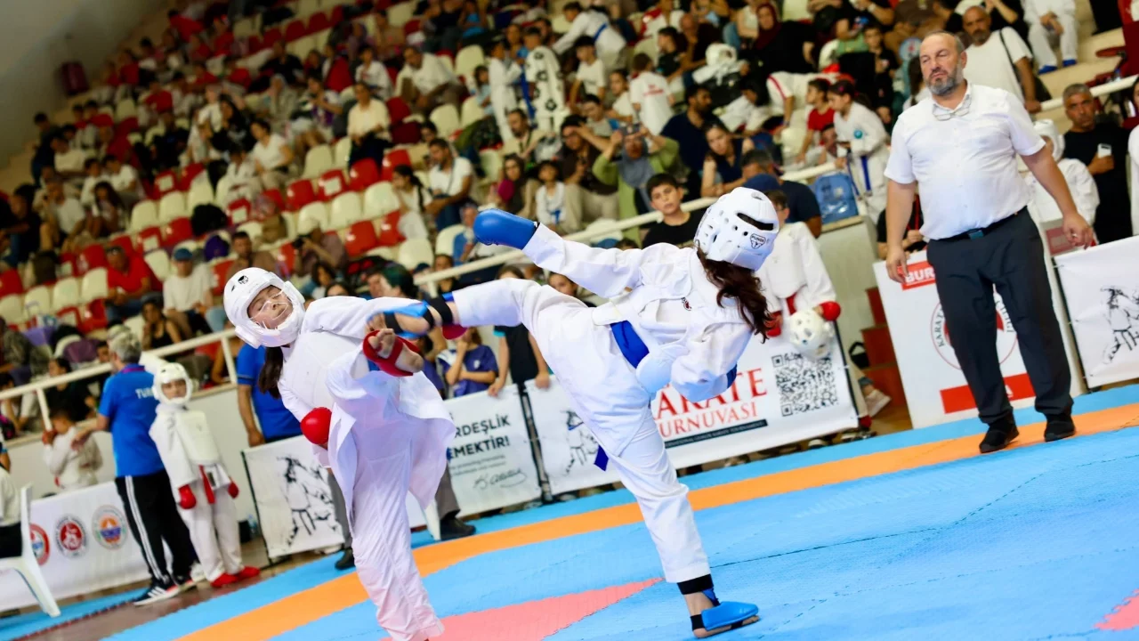 Uluslararası Gemlik Karate Turnuvası yoğun katılımla tamamlandı