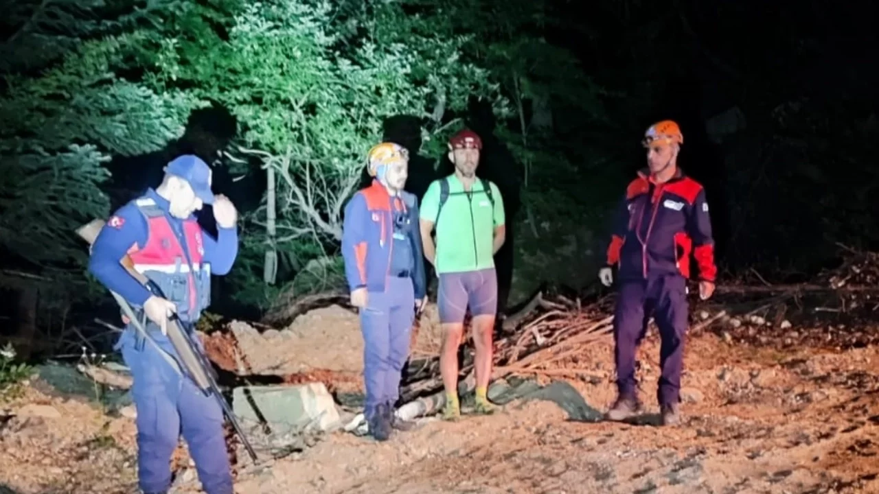 Bursa'da ormanlık alanda mahsur kalan bisikletli kurtarıldı