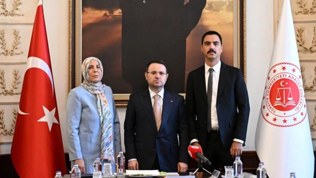 Akın Gürlek, Muhsin Yazıcıoğlu'nun ailesiyle görüştü