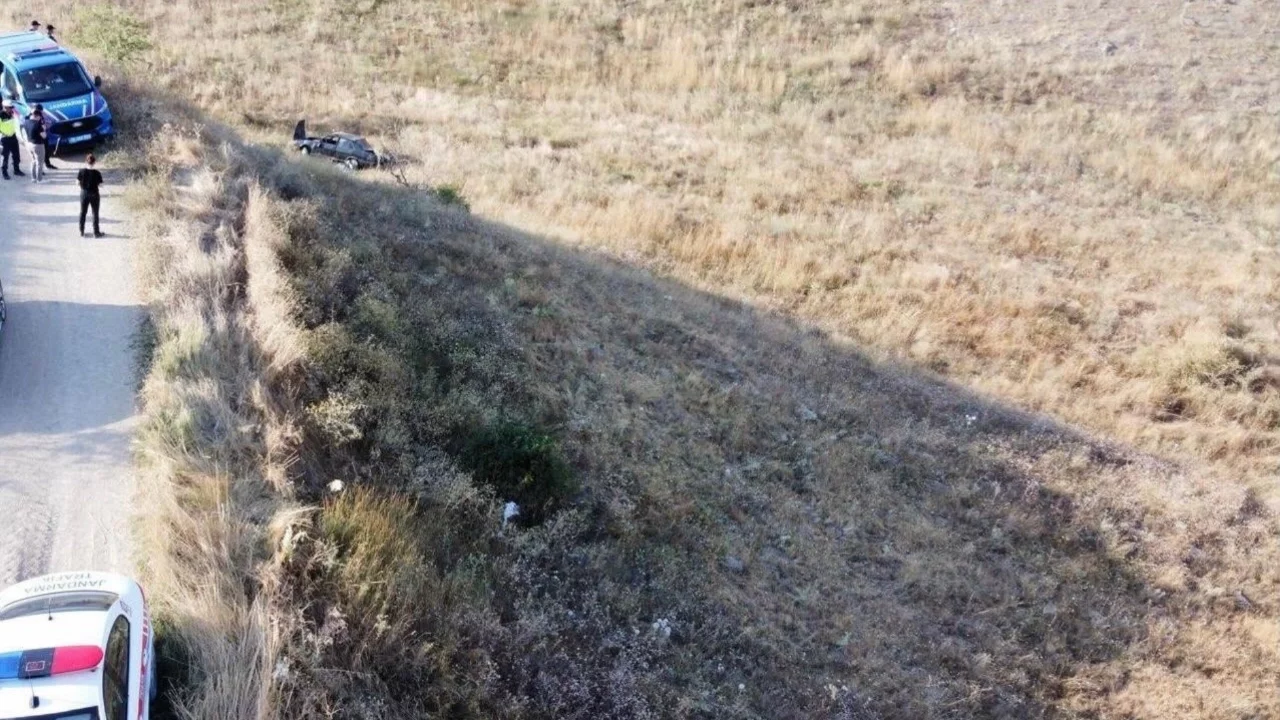 Kayıp olarak aranan adam, şarampole yuvarlanan arasın altında ölü bulundu