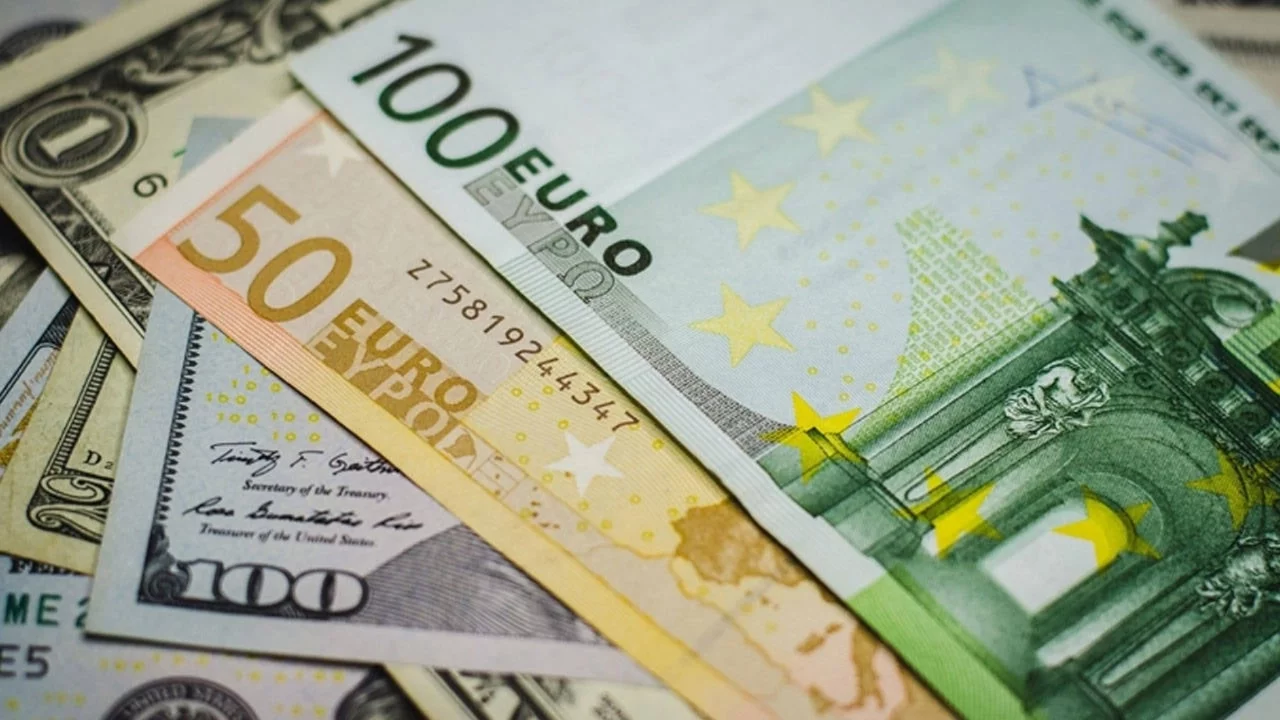 Dolar ve euro haftaya nasıl başladı?