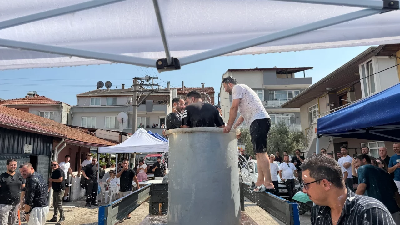 Bursa'da damadı önce una buladılar, sonra su dolu varile soktular!