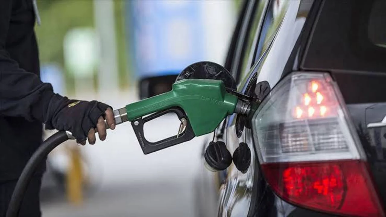 Akaryakıta çifte zam: Benzine 2, motorine 6,85 lira zam bekleniyor