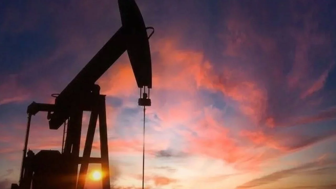 Petrolün varil fiyatı 90 doları test ediyor