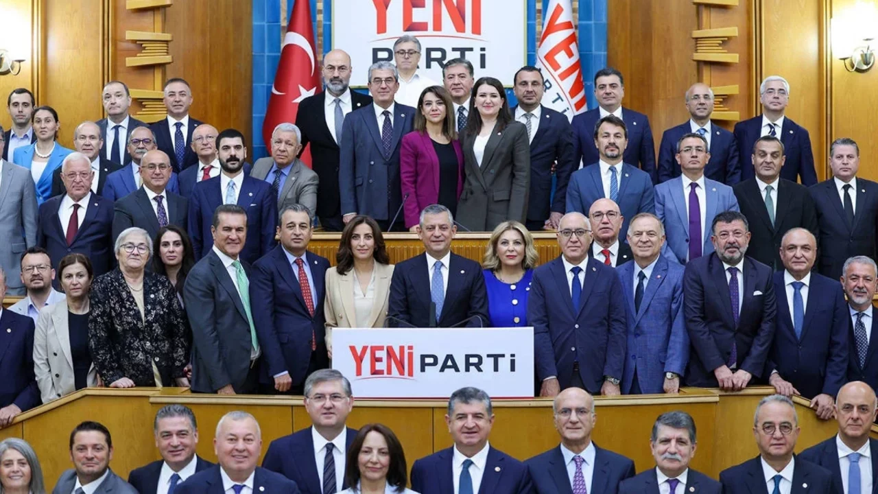 YENİ Parti milletvekillerinden Özgür Özel'e destek açıklaması