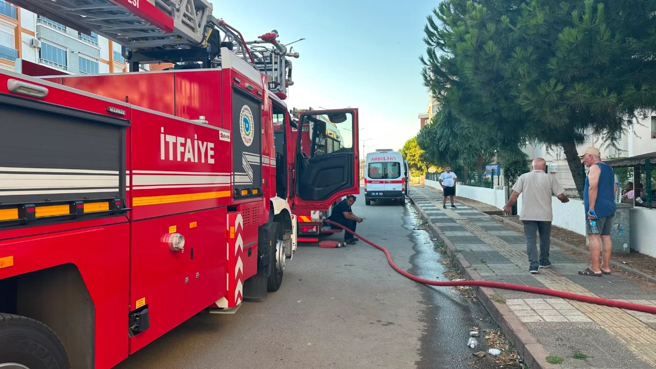 Tekirdağ'da korkutan yangın: 6 katlı binadan alevler yükseldi