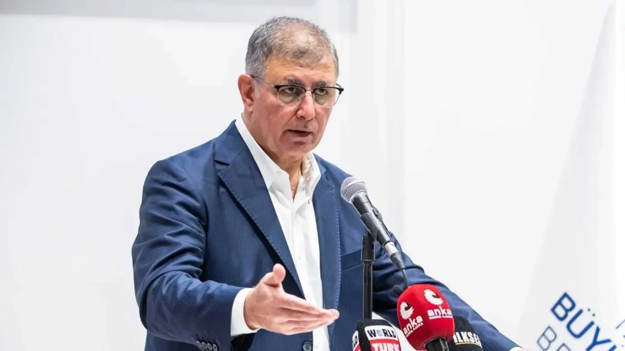 AK Parti'ye geçeceği iddia edilen Cemil Tugay, ayrıldığı CHP grubuna yeniden eklendi