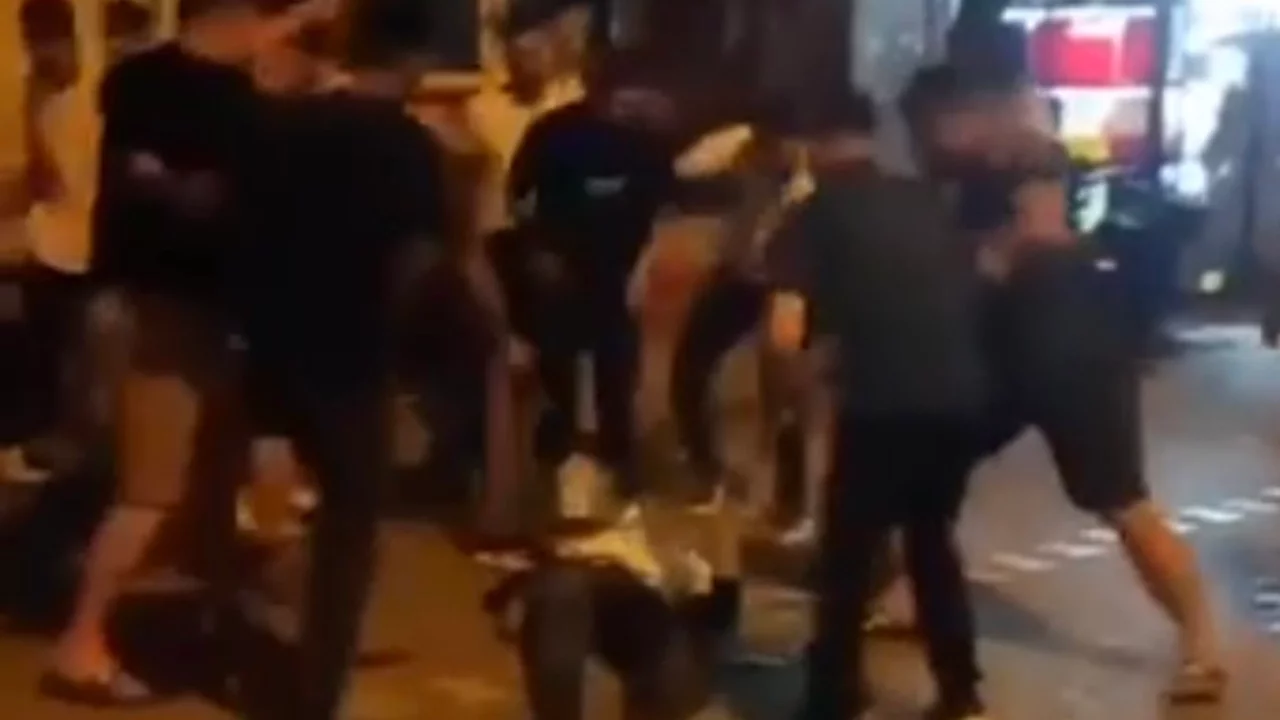 Bursa'da kadını darp eden adamı mahalleli adeta linç etti