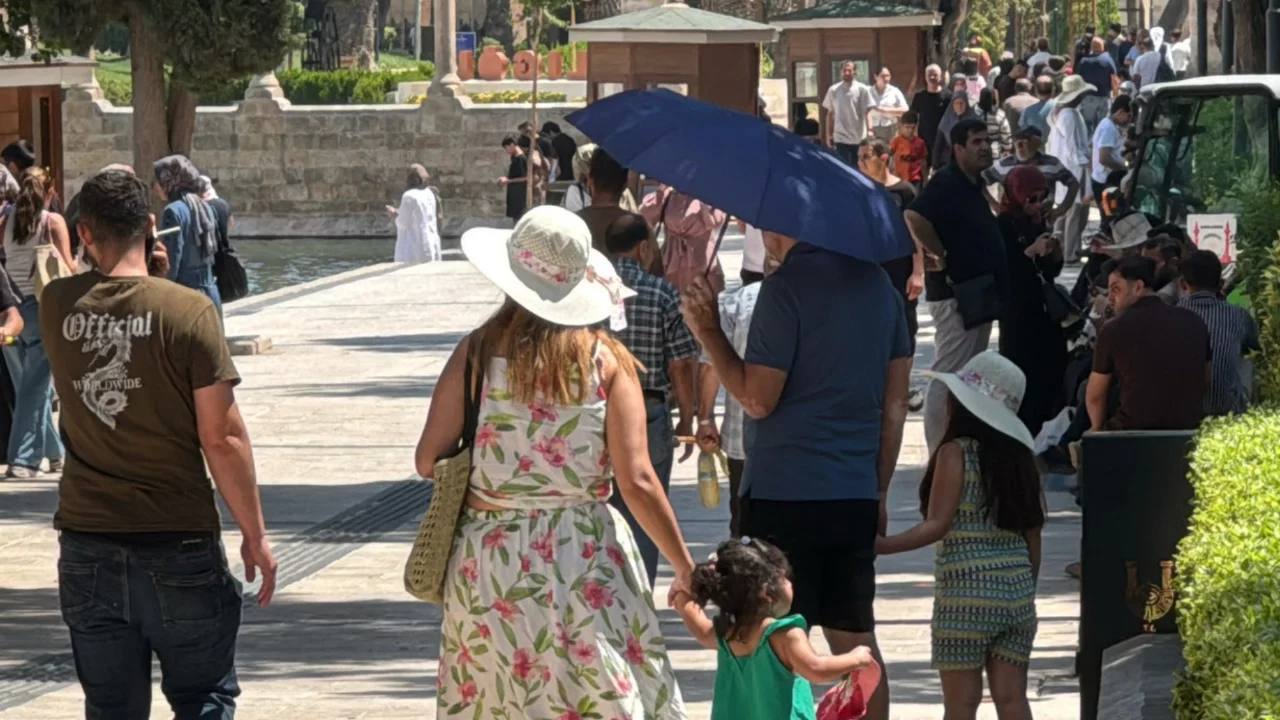 Termometreler 47 dereceyi gösterdi, sokaklar boş kaldı