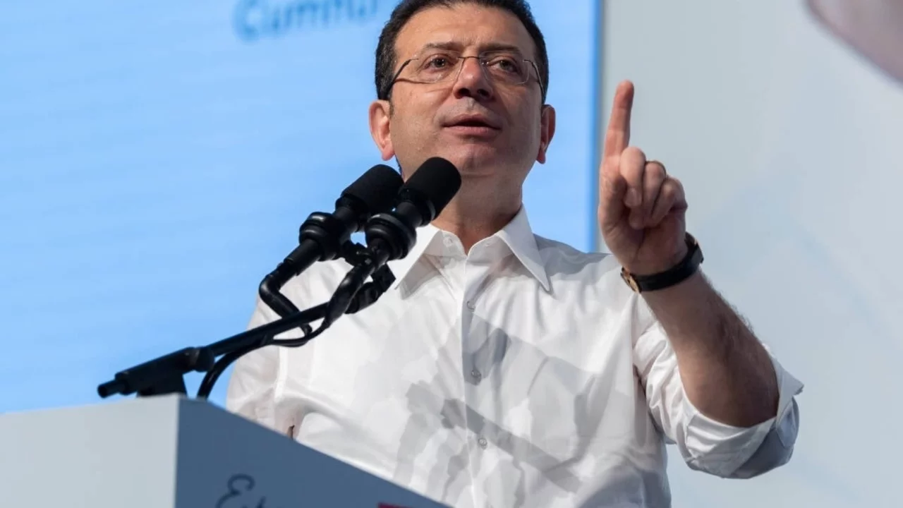 Ekrem İmamoğlu CHP'den istifa etti