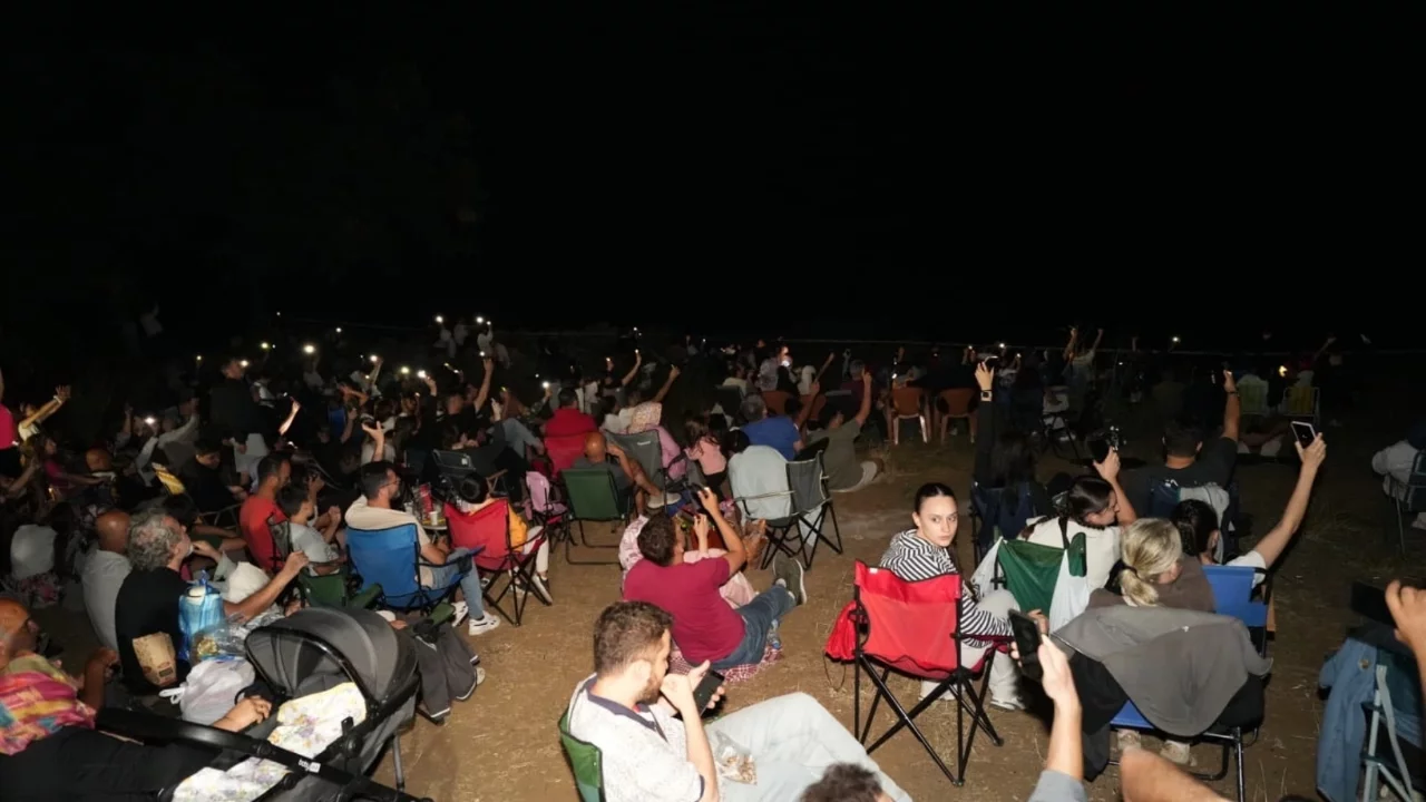 Bursa'da binlerce kişi Perseid meteor yağmurunu izlemek için Yenişehir'e akın etti