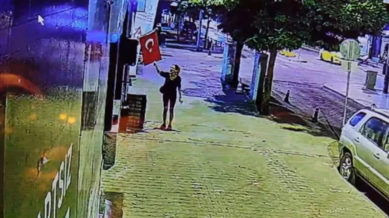 Muğla'da Türk bayrağını yakan şüpheli tutuklandı