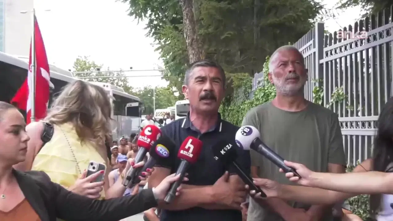 Doruk Madencilik işçileri Enerji Bakanlığı'nın önünde