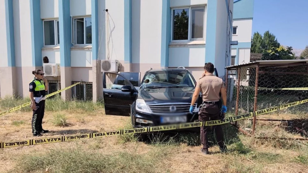 Doktora gitmek için yola çıkan adam, hastane bahçesinde can verdi