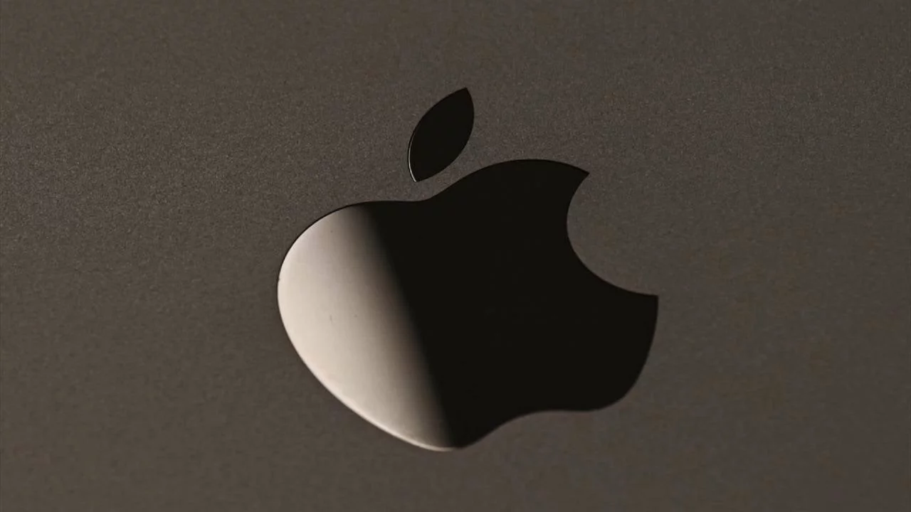 Teknoloji devi Apple yeni üretim merkezini açtı