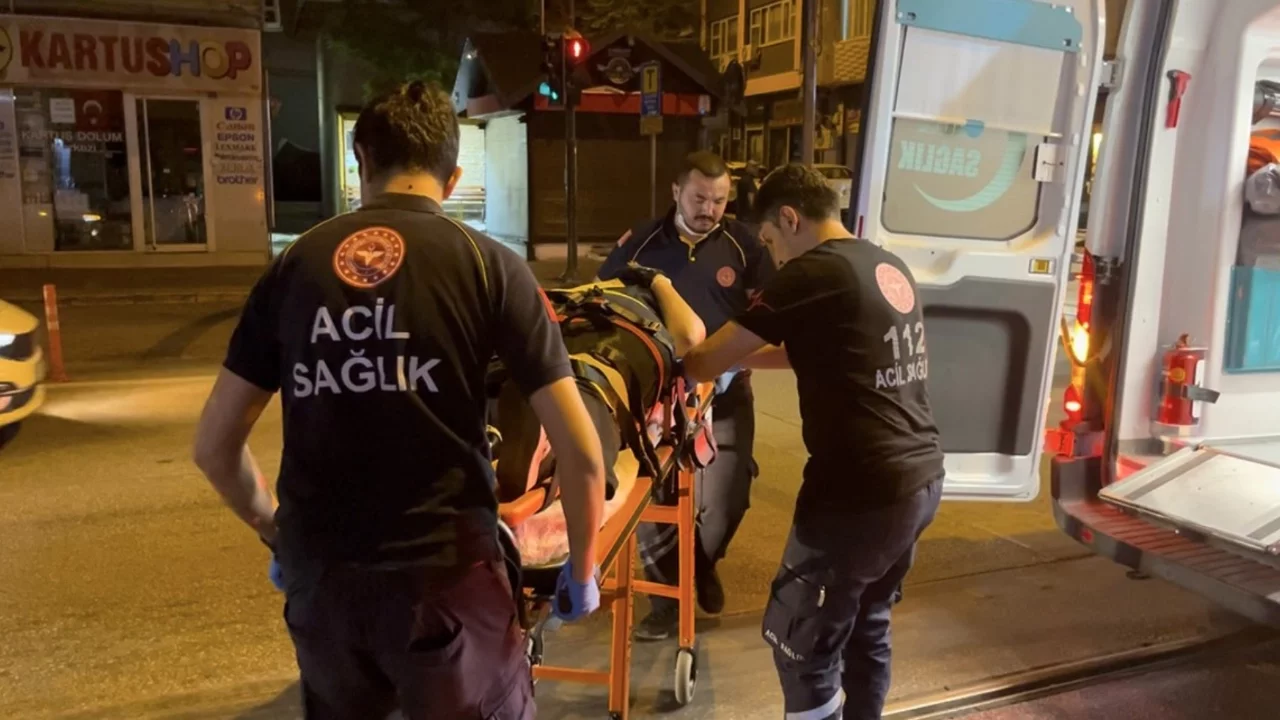 Bursa'da devrilen motosikletteki kadın sürücü yaralandı